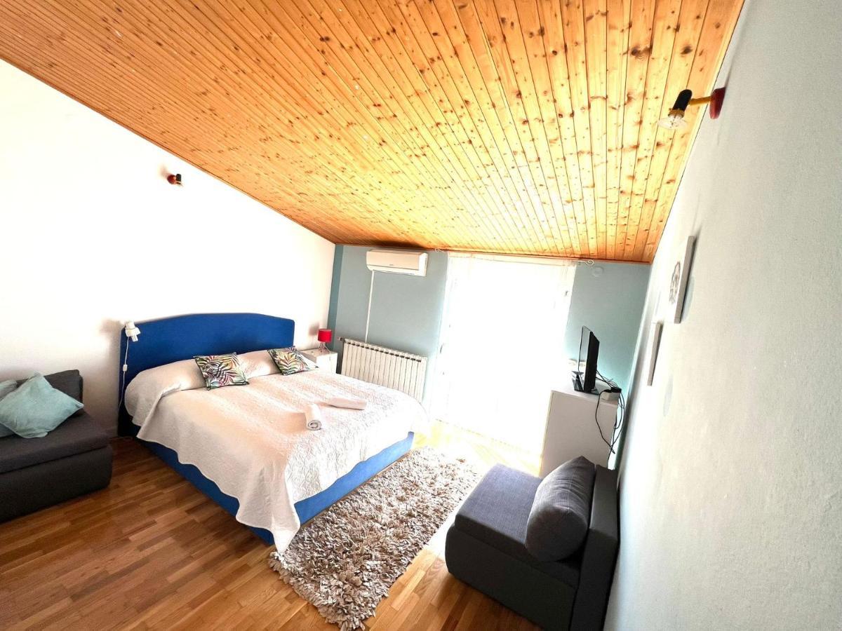Apartments Toni Podstrana Esterno foto